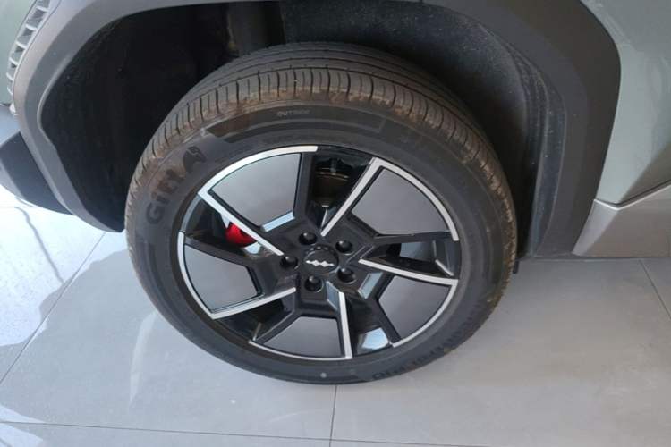 Used Formula Leopard Titanium 3 2025 501KM All-Wheel Drive Intelligent Driving Ultra Version Right Rear Wheel Hub