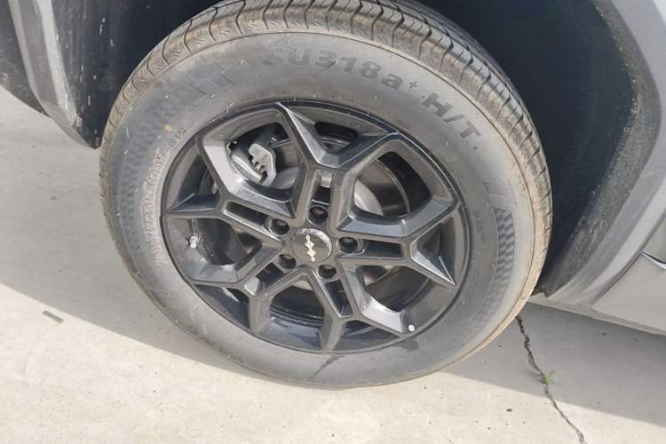 Used Formula Leopard Titanium 3 2025 501 km Range Rear-Wheel Drive Intelligent Driving Pro Version Right Rear Wheel Hub