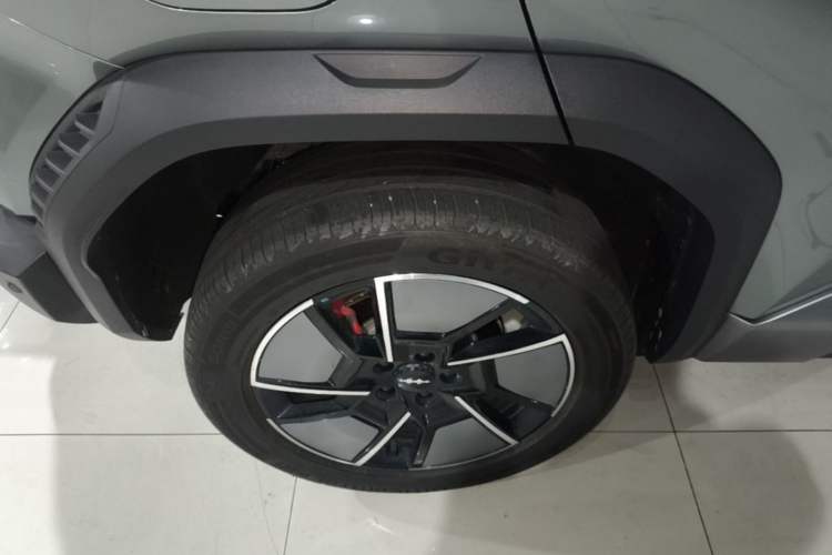 Used Formula Leopard Titanium 3 2025 501KM All-Wheel Drive Intelligent Driving Ultra Version Right Rear Wheel Hub