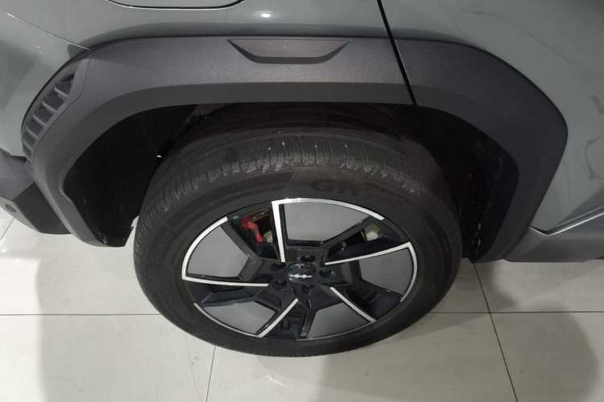 Used Formula Leopard Titanium 3 2025 501KM All-Wheel Drive Intelligent Driving Ultra Version Right Rear Wheel Hub