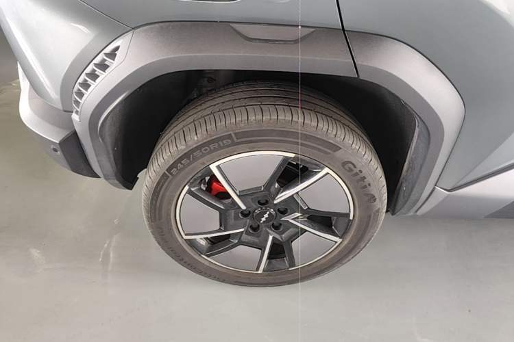 Used Formula Leopard Titanium 3 2025 501KM All-Wheel Drive Intelligent Driving Ultra Version Right Rear Wheel Hub