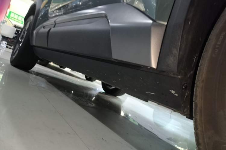 Used Formula Leopard Titanium 3 2025 501KM All-Wheel Drive Intelligent Driving Ultra Version Right Side Sill
