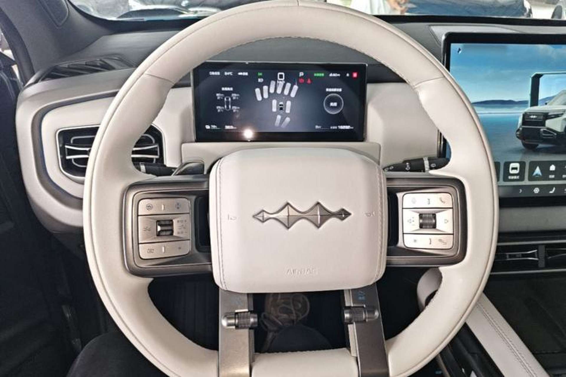 Used Formula Leopard Titanium 3 2025 501KM All-Wheel Drive Intelligent Driving Ultra Version Steering Wheel