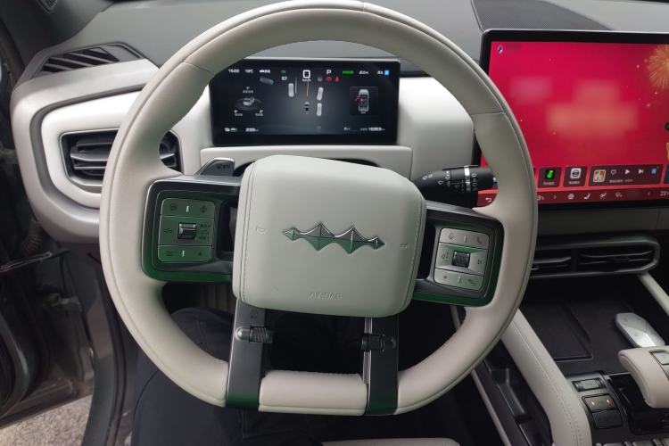 Used Formula Leopard Titanium 3 2025 501KM All-Wheel Drive Intelligent Driving Ultra Version Steering Wheel