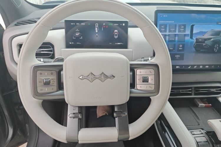 Used Formula Leopard Titanium 3 2025 501KM All-Wheel Drive Intelligent Driving Ultra Version Steering Wheel