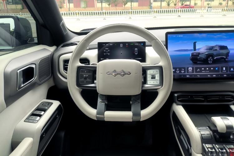 Used Formula Leopard Titanium 3 2025 501KM All-Wheel Drive Intelligent Driving Ultra Version Steering Wheel