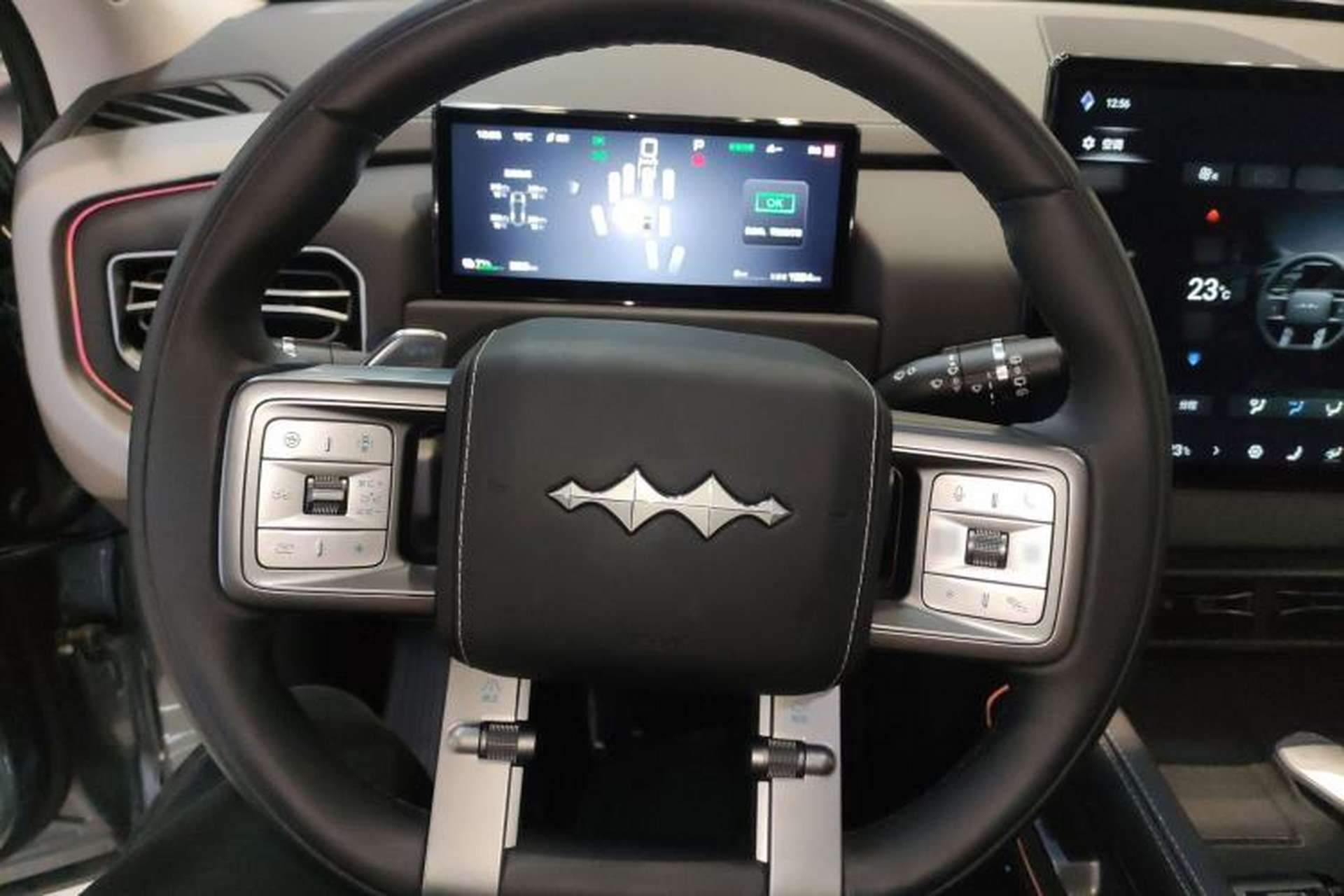 Used Formula Leopard Titanium 3 2025 501KM All-Wheel Drive Intelligent Driving Ultra Version Steering Wheel