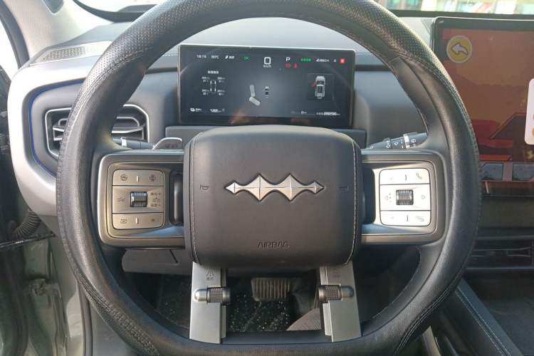 Used Formula Leopard Titanium 3 2025 501KM All-Wheel Drive Intelligent Driving Ultra Version Steering Wheel