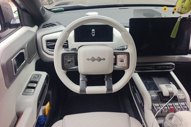 Used Formula Leopard Titanium 3 2025 501KM All-Wheel Drive Intelligent Driving Ultra Version Steering Wheel