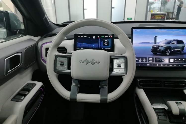 Used Formula Leopard Titanium 3 2025 501KM All-Wheel Drive Intelligent Driving Ultra Version Steering Wheel