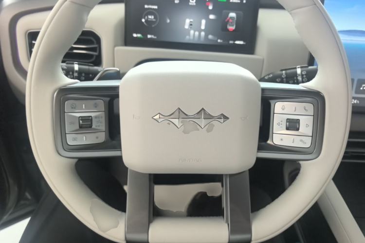 Used Formula Leopard Titanium 3 2025 501 km Range Rear-Wheel Drive Intelligent Driving Max Edition Steering Wheel