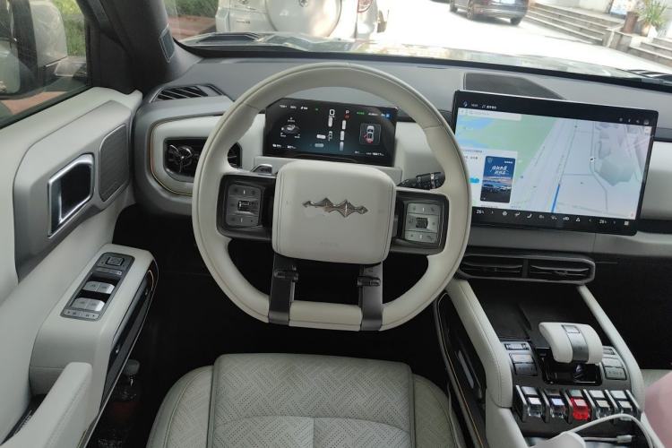 Used Formula Leopard Titanium 3 2025 501KM All-Wheel Drive Intelligent Driving Ultra Version Steering Wheel