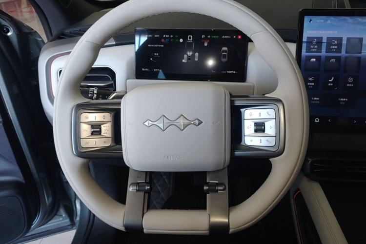 Used Formula Leopard Titanium 3 2025 501KM All-Wheel Drive Intelligent Driving Ultra Version Steering Wheel