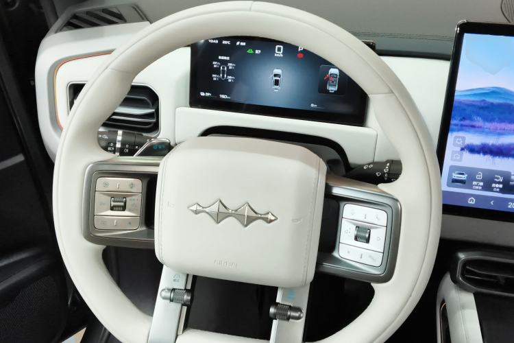 Used Formula Leopard Titanium 3 2025 501KM All-Wheel Drive Intelligent Driving Ultra Version Steering Wheel