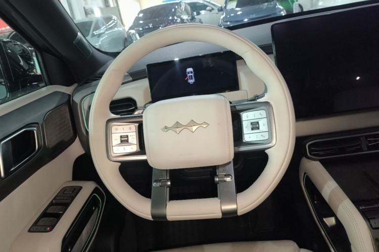 Used Formula Leopard Titanium 3 2025 501KM All-Wheel Drive Intelligent Driving Ultra Version Steering Wheel