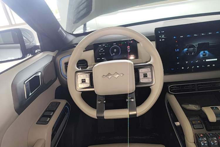 Used Formula Leopard Titanium 3 2025 501KM All-Wheel Drive Intelligent Driving Ultra Version Steering Wheel