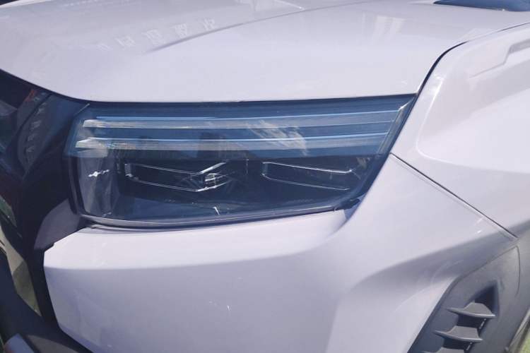 Used Formula Leopard Titanium 3 2025 501KM All-Wheel Drive Intelligent Driving Ultra Version Left Front Headlight