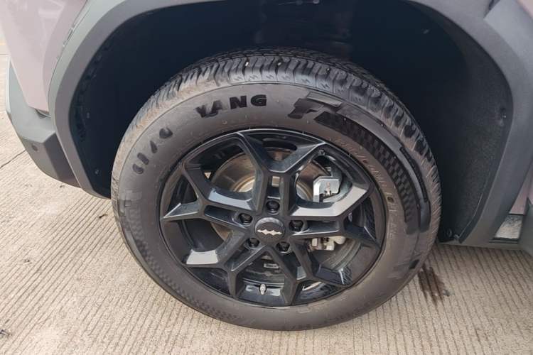 Used Formula Leopard Titanium 3 2025 501 km Range Rear-Wheel Drive Intelligent Driving Max Edition Left Front Wheel Hub