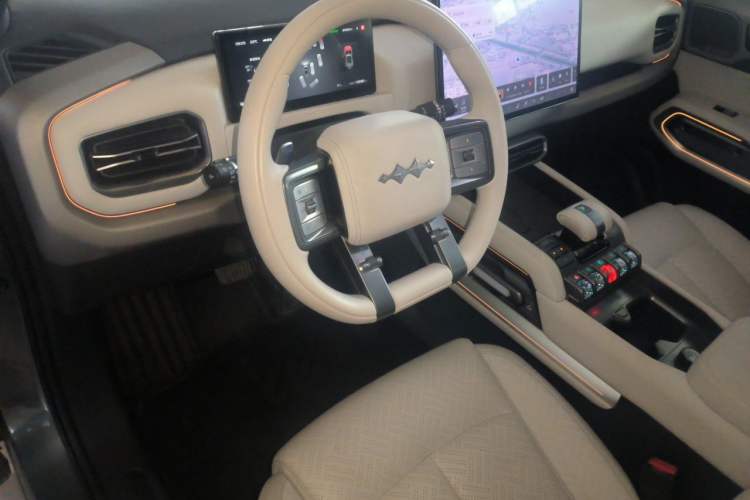 Used Formula Leopard Titanium 3 2025 501 km All-Wheel Drive Intelligent Driving Max Edition Center Console