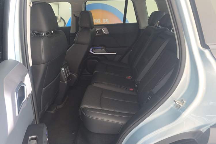 Used Formula Leopard Titanium 3 2025 501KM All-Wheel Drive Intelligent Driving Ultra Version Left Rear Seat
