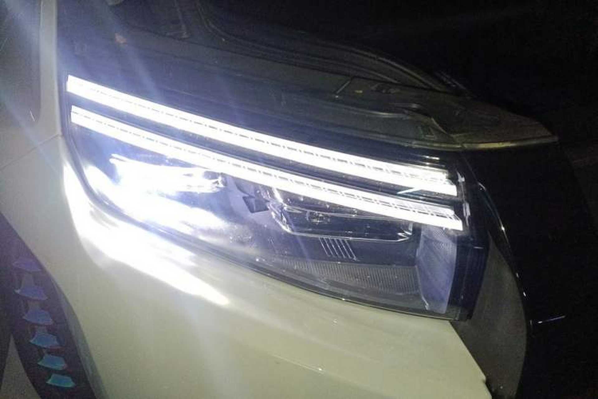 Used Formula Leopard Titanium 3 2025 501KM All-Wheel Drive Intelligent Driving Ultra Version Right Front Headlight