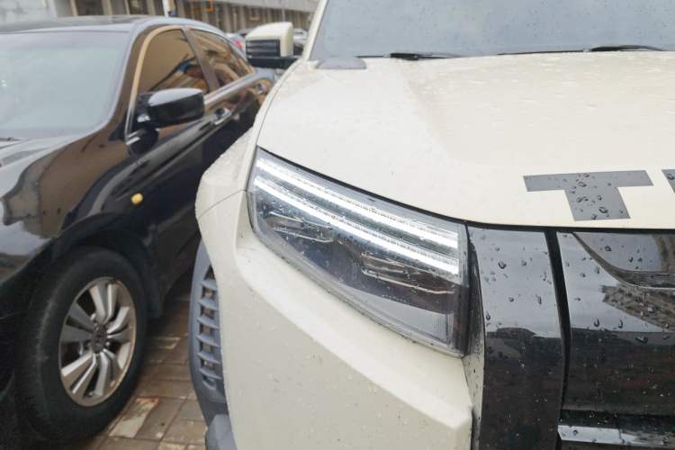 Used Formula Leopard Titanium 3 2025 501KM All-Wheel Drive Intelligent Driving Ultra Version Right Front Headlight