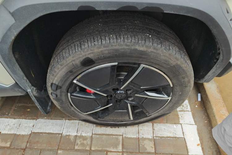 Used Formula Leopard Titanium 3 2025 501KM All-Wheel Drive Intelligent Driving Ultra Version Right Front Wheel Hub