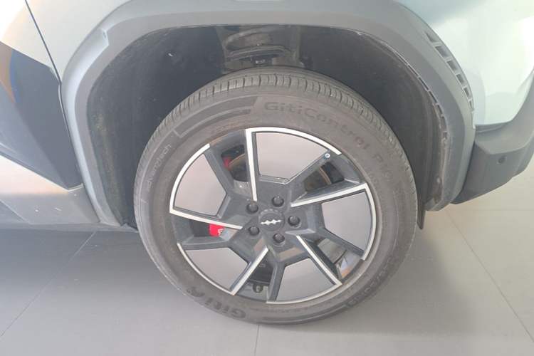 Used Formula Leopard Titanium 3 2025 501KM All-Wheel Drive Intelligent Driving Ultra Version Right Front Wheel Hub