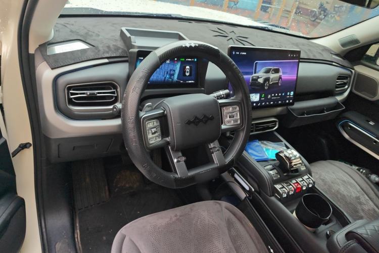 Used Formula Leopard Titanium 3 2025 501KM All-Wheel Drive Intelligent Driving Ultra Version Steering Wheel