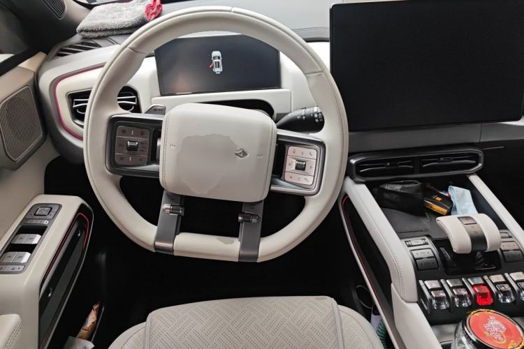 Used Formula Leopard Titanium 3 2025 501 km All-Wheel Drive Intelligent Driving Max Edition Steering Wheel