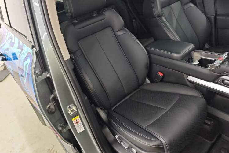 Used Formula Leopard Titanium 3 2025 501 km Four-Wheel Drive Drone Edition Right Front Seat