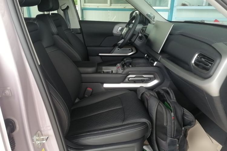Used Formula Leopard Titanium 3 2025 Model 501KM Rear-Drive Ultra Version Right Front Seat
