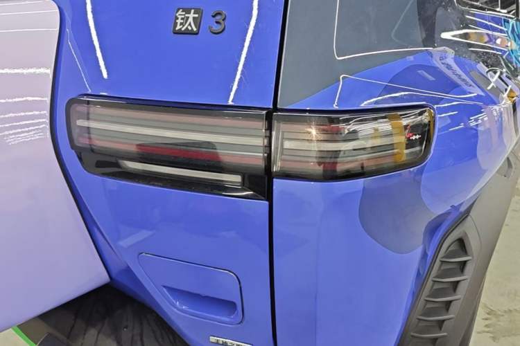Used Formula Leopard Titanium 3 2025 501 km Four-Wheel Drive Drone Edition Right Rear Taillight