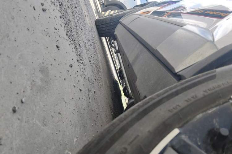 Used Formula Leopard Titanium 3 2025 501KM All-Wheel Drive Intelligent Driving Ultra Version Right Side Sill