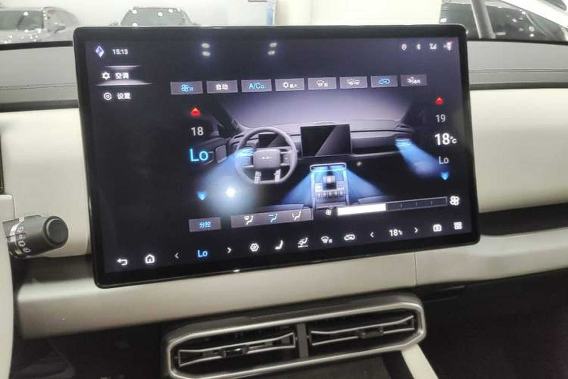 Used Formula Leopard Titanium 3 2025 501KM All-Wheel Drive Intelligent Driving Ultra Version Audio And AC Panel