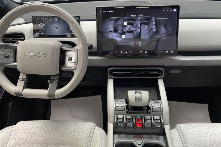 Used Formula Leopard Titanium 3 2025 501KM All-Wheel Drive Intelligent Driving Ultra Version Audio And AC Panel