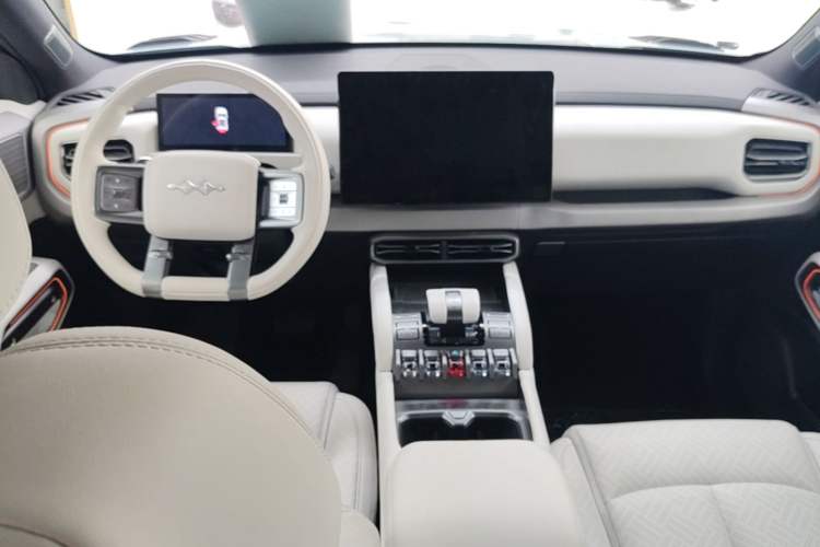 Used Formula Leopard Titanium 3 2025 501KM All-Wheel Drive Intelligent Driving Ultra Version Center Console
