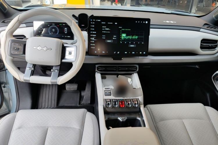 Used Formula Leopard Titanium 3 2025 501 km All-Wheel Drive Intelligent Driving Max Edition Center Console