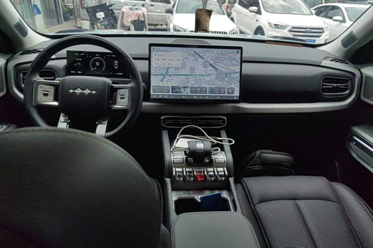 Used Formula Leopard Titanium 3 2025 501KM All-Wheel Drive Intelligent Driving Ultra Version Center Console