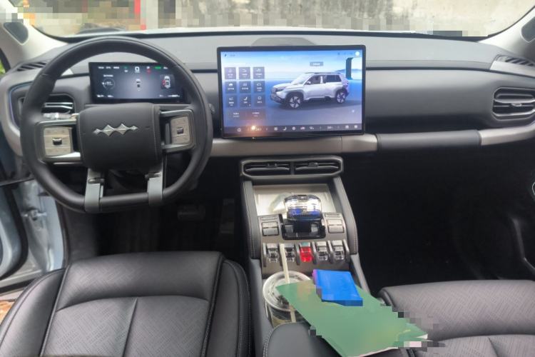 Used Formula Leopard Titanium 3 2025 501KM All-Wheel Drive Intelligent Driving Ultra Version Center Console