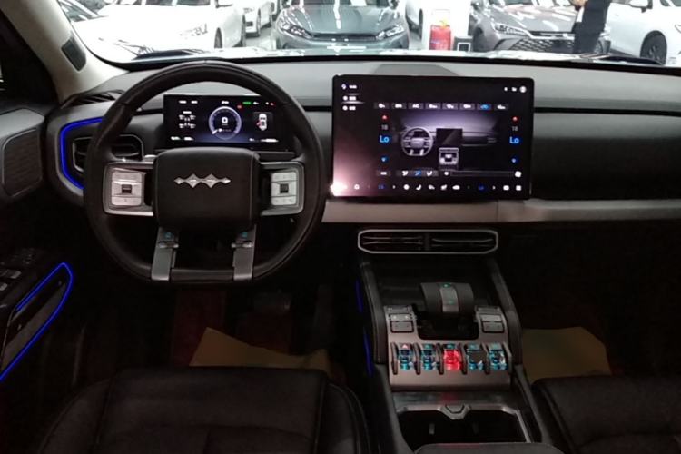 Used Formula Leopard Titanium 3 2025 501KM All-Wheel Drive Intelligent Driving Ultra Version Center Console