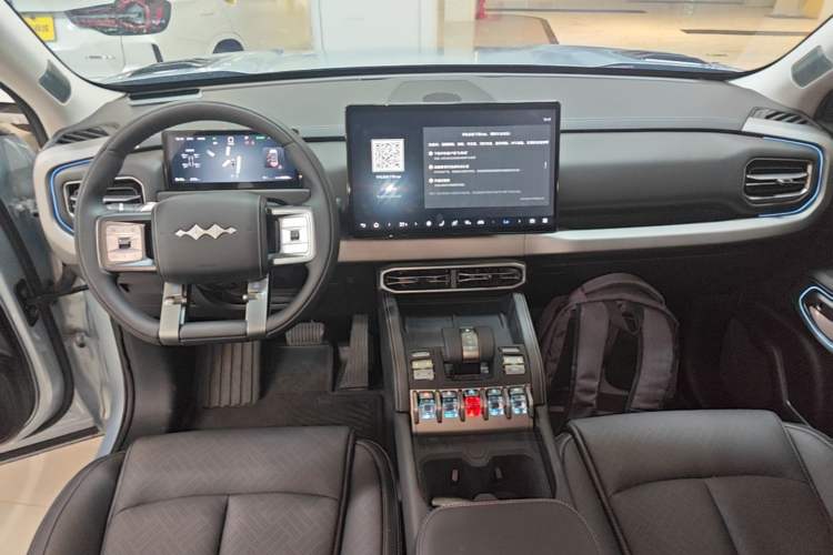 Used Formula Leopard Titanium 3 2025 501KM All-Wheel Drive Intelligent Driving Ultra Version Center Console