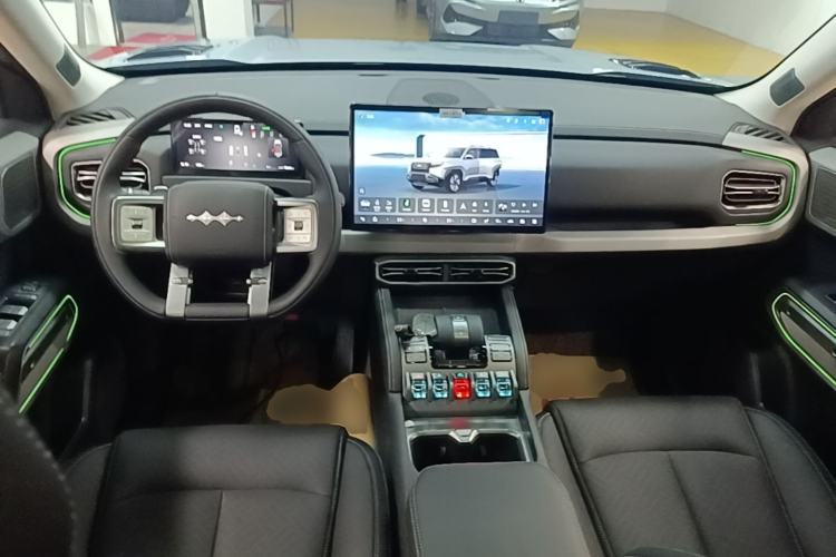 Used Formula Leopard Titanium 3 2025 501KM All-Wheel Drive Intelligent Driving Ultra Version Center Console