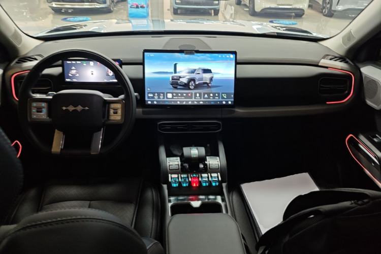 Used Formula Leopard Titanium 3 2025 501 km Range Rear-Wheel Drive Intelligent Driving Max Edition Center Console