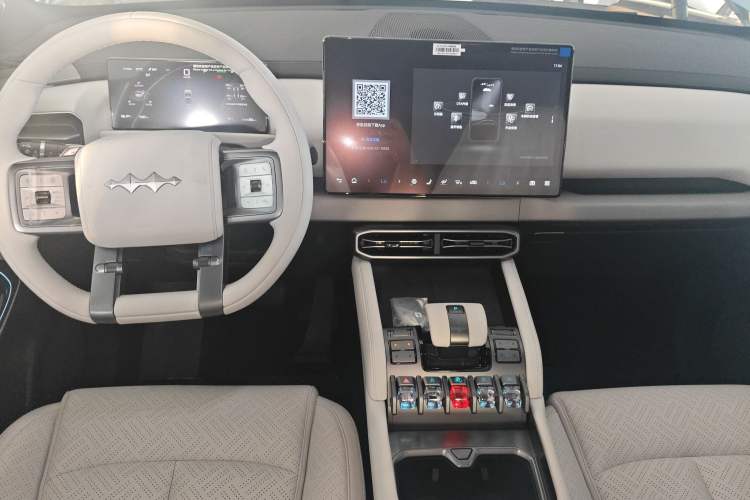 Used Formula Leopard Titanium 3 2025 501KM All-Wheel Drive Intelligent Driving Ultra Version Center Console