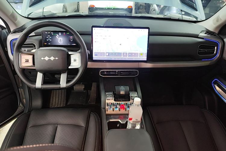 Used Formula Leopard Titanium 3 2025 501 km Range Rear-Wheel Drive Intelligent Driving Max Edition Center Console