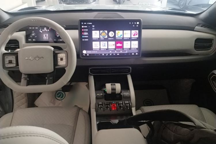 Used Formula Leopard Titanium 3 2025 501 km All-Wheel Drive Intelligent Driving Max Edition Center Console