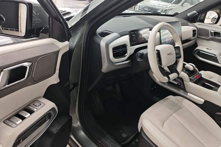 Used Formula Leopard Titanium 3 2025 501KM All-Wheel Drive Intelligent Driving Ultra Version Driver Seat