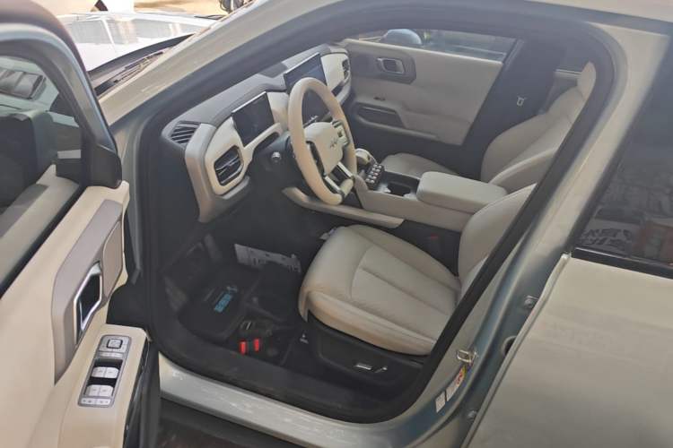 Used Formula Leopard Titanium 3 2025 501 km Range Rear-Wheel Drive Intelligent Driving Max Edition Driver Seat