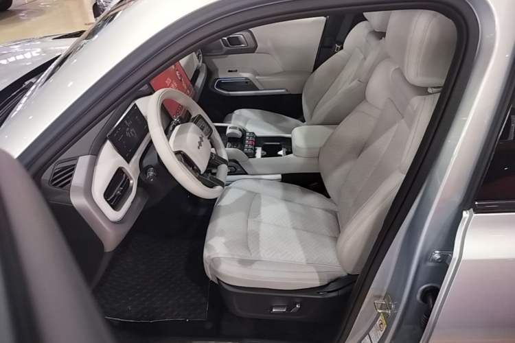 Used Formula Leopard Titanium 3 2025 501KM All-Wheel Drive Intelligent Driving Ultra Version Driver Seat